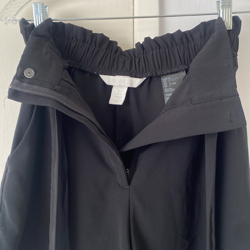Like new! DRESSY PAPERBAG BLACK SHORTS BY H&M SIZE 4 - Picture 6 of 9